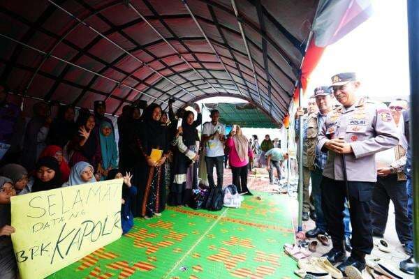 Tinjau Pengungsi di Aceh, Kapolri Dorong Perbaikan Akses hingga Distribusi Bantuan Tinjau Pengungsi di Aceh, Kapolri Dorong Perbaikan Akses hingga Distribusi Bantuan
