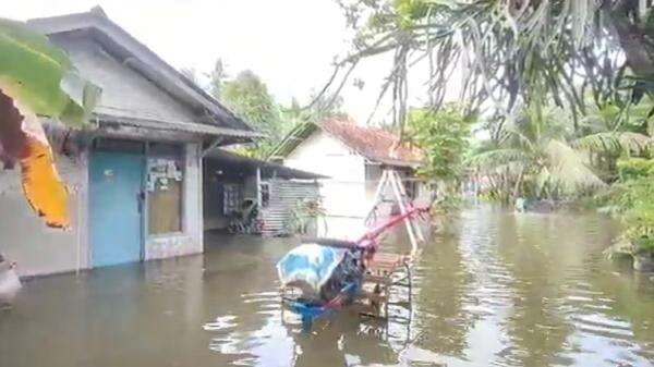 Diguyur Hujan Deras, Ratusan Rumah di Pangandaran Terendam Banjir Diguyur Hujan Deras, Ratusan Rumah di Pangandaran Terendam Banjir