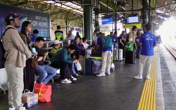 37 Ribu Penumpang KA Tinggalkan Jakarta Saat Libur Isra Mikraj, Mayoritas Menuju Yogyakarta 37 Ribu Penumpang KA Tinggalkan Jakarta Saat Libur Isra Mikraj, Mayoritas Menuju Yogyakarta