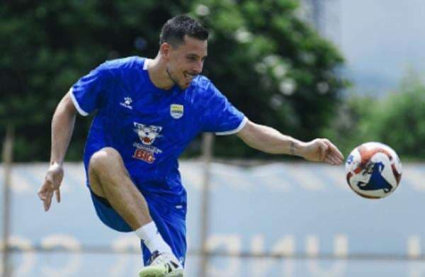 Thom Haye Resmi Latihan Perdana di Persib, Kirim Pesan Menggetarkan untuk Bobotoh! Thom Haye Resmi Latihan Perdana di Persib, Kirim Pesan Menggetarkan untuk Bobotoh!