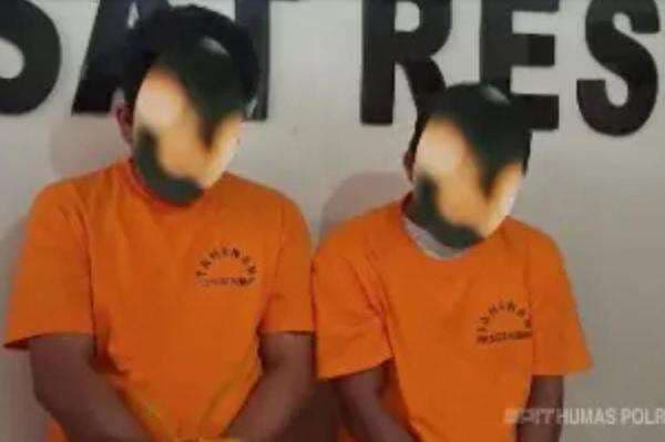 Pemalsu SIM di Kendari Ditangkap, Per Kartu Dijual Rp1,5 Juta Kini Terancam 6 Tahun Penjara Pemalsu SIM di Kendari Ditangkap, Per Kartu Dijual Rp1,5 Juta Kini Terancam 6 Tahun Penjara