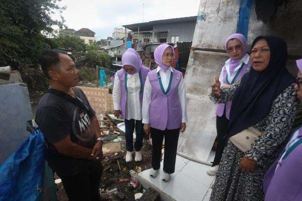Rustini Muhaimin Salurkan Bantuan Sosial untuk Korban Banjir di Bali Rustini Muhaimin Salurkan Bantuan Sosial untuk Korban Banjir di Bali