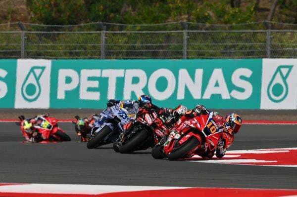 Klasemen Sementara MotoGP 2025 Kelar Race MotoGP Mandalika 2025: Alex Marquez Perlebar Jarak dari Francesco Bagnaia! Klasemen Sementara MotoGP 2025 Kelar Race MotoGP Mandalika 2025: Alex Marquez Perlebar Jarak dari Francesco Bagnaia!