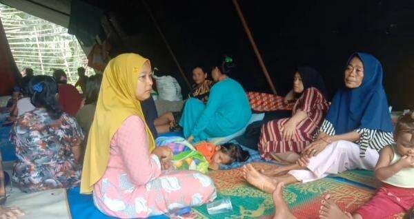 Derita Warga Cihara Lebak : Tanah Bergerak, Rumah Hancur dan Nasib yang Belum Pasti Derita Warga Cihara Lebak : Tanah Bergerak, Rumah Hancur dan Nasib yang Belum Pasti