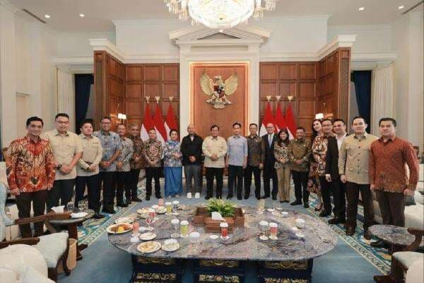 Syukuran Ultah ke-74 Prabowo: Titiek, Didit hingga Gibran Hadir Syukuran Ultah ke-74 Prabowo: Titiek, Didit hingga Gibran Hadir