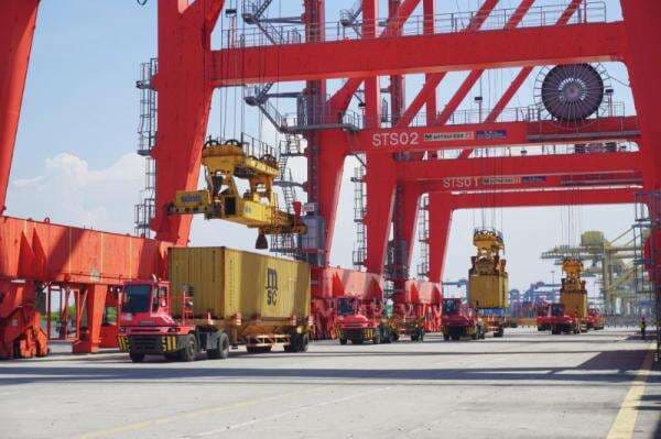 Pelindo Petikemas Optimistis Capai Target 2025, Arus Peti Kemas Tumbuh 5 Persen Pelindo Petikemas Optimistis Capai Target 2025, Arus Peti Kemas Tumbuh 5 Persen