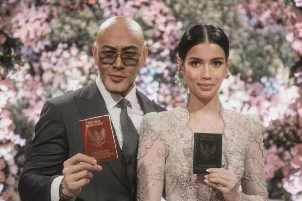 Perjalanan Cinta Deddy Corbuzier dan Sabrina Chairunnisa, Dulu Romantis Kini Tak Manis? Perjalanan Cinta Deddy Corbuzier dan Sabrina Chairunnisa, Dulu Romantis Kini Tak Manis?