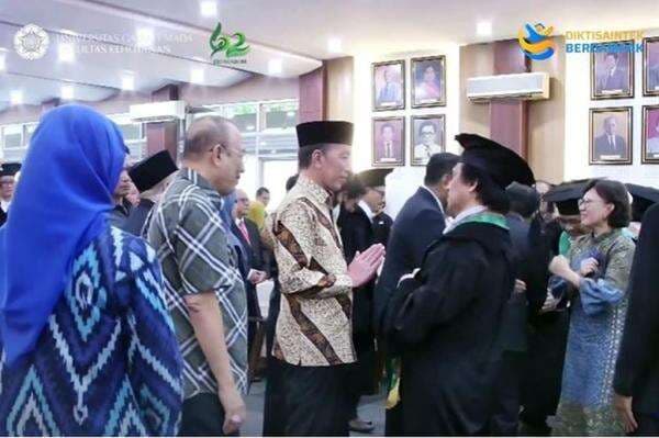 Jokowi Ungkap Alasan Datang Dies Natalis Fakultas Kehutanan UGM, Ternyata karena Ini Jokowi Ungkap Alasan Datang Dies Natalis Fakultas Kehutanan UGM, Ternyata karena Ini
