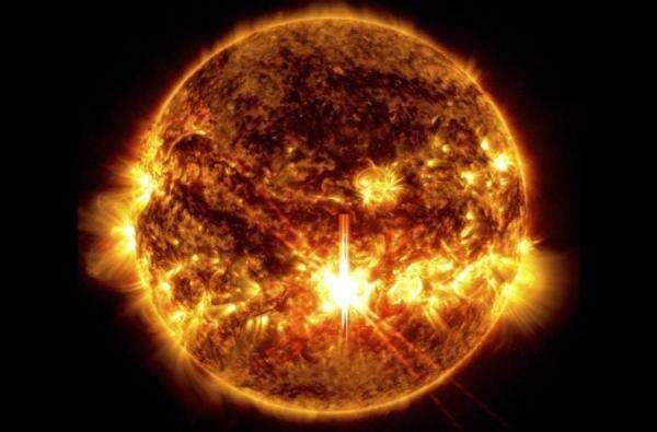 Badai Matahari Picu Gangguan Telekomunikasi di Bumi, Jeff Bezos Tunda Luncurkan Roket Badai Matahari Picu Gangguan Telekomunikasi di Bumi, Jeff Bezos Tunda Luncurkan Roket