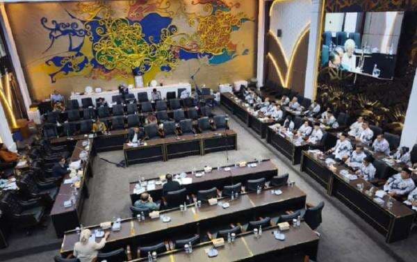 PGRI Miris Honorer Hanya untuk Guru: Kenapa Kalau Polisi, TNI, Jaksa, DPR Tidak Ada? PGRI Miris Honorer Hanya untuk Guru: Kenapa Kalau Polisi, TNI, Jaksa, DPR Tidak Ada?