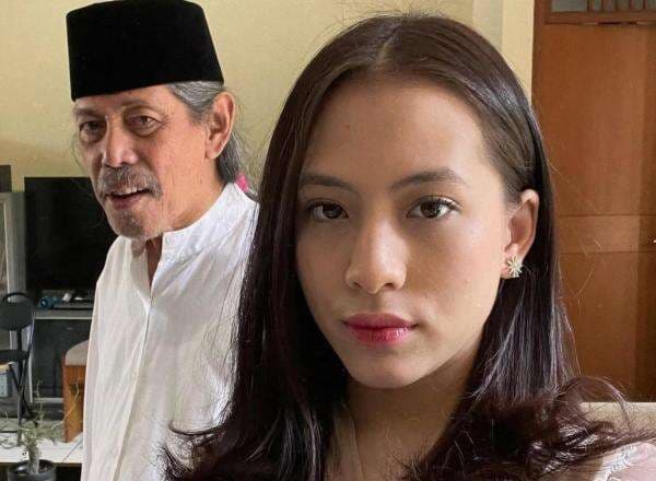 Pendidikan Adhisty Zara yang Tengah Berduka karena Meninggalnya Sang Kakek Acil Bimbo Pendidikan Adhisty Zara yang Tengah Berduka karena Meninggalnya Sang Kakek Acil Bimbo