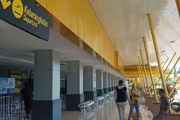 Bandara Frans Seda Ditutup 4 Hari Imbas Erupsi Gunung Lewotobi, 1.800 Penumpang Tertahan Bandara Frans Seda Ditutup 4 Hari Imbas Erupsi Gunung Lewotobi, 1.800 Penumpang Tertahan
