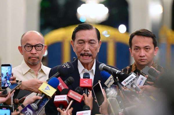Luhut Sebut Bansos Tak Lagi Berbentuk Barang, Tapi Cash Transfer Rp5,4 Juta per Orang Luhut Sebut Bansos Tak Lagi Berbentuk Barang, Tapi Cash Transfer Rp5,4 Juta per Orang