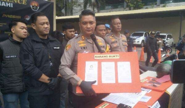 Kenal di Grup WhatsApp, Kurir Paket Bawa Anak di Bawah Umur ke Hotel di Lembang Kenal di Grup WhatsApp, Kurir Paket Bawa Anak di Bawah Umur ke Hotel di Lembang