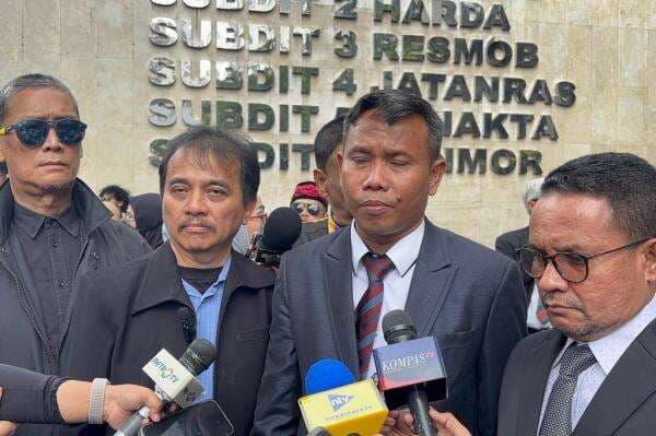 Kubu Roy Suryo Sindir Jokowi Mau Keliling Semua Provinsi: Cukup ke Pengadilan Surakarta Kubu Roy Suryo Sindir Jokowi Mau Keliling Semua Provinsi: Cukup ke Pengadilan Surakarta