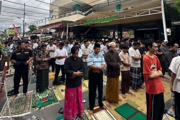 Masjid Jogokariyan Ajak Masyarakat Doakan Keselamatan Bangsa dan Rakyat Masjid Jogokariyan Ajak Masyarakat Doakan Keselamatan Bangsa dan Rakyat