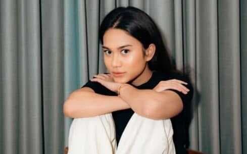 Azizah Salsha Laporkan 2 Akun ke Polisi, Pelaku Terancam 4 Tahun Penjara Azizah Salsha Laporkan 2 Akun ke Polisi, Pelaku Terancam 4 Tahun Penjara