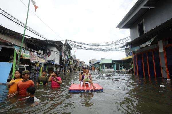 Waspada! Banjir Rob Berpotensi Terjang Pesisir Jakarta hingga 15 Juni Waspada! Banjir Rob Berpotensi Terjang Pesisir Jakarta hingga 15 Juni
