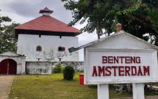 10 Tempat Wisata di Ambon yang Buat Liburanmu Tak Terlupakan 10 Tempat Wisata di Ambon yang Buat Liburanmu Tak Terlupakan