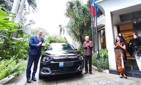 Citroen Boyong Mobil Listrik E-C4 ke Indonesia, Jadi Kendaraan Dinas Duta Besar Prancis Citroen Boyong Mobil Listrik E-C4 ke Indonesia, Jadi Kendaraan Dinas Duta Besar Prancis
