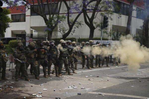 Buntut Rusuh Los Angeles, Gedung Putih Ancam Tangkap Gubernur California Buntut Rusuh Los Angeles, Gedung Putih Ancam Tangkap Gubernur California