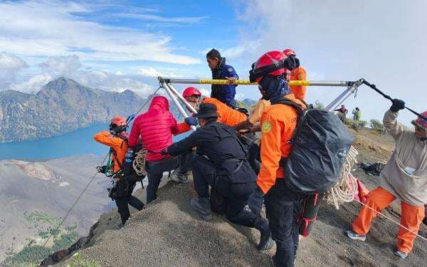 Begini Kronologi Pendaki Asal Swiss Jatuh di Gunung Rinjani Begini Kronologi Pendaki Asal Swiss Jatuh di Gunung Rinjani