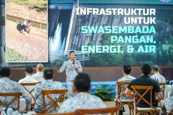 Isi Kelas Retret Pengusaha di Magelang, Menko AHY Minta Kadin Genjot Investasi Infrastruktur Isi Kelas Retret Pengusaha di Magelang, Menko AHY Minta Kadin Genjot Investasi Infrastruktur