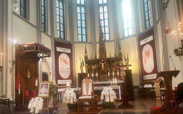 Gereja Katedral Jakarta Gelar Misa Requiem hingga Upacara Duka untuk Paus Fransiskus Gereja Katedral Jakarta Gelar Misa Requiem hingga Upacara Duka untuk Paus Fransiskus