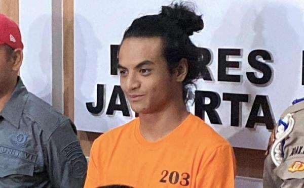 Begini Tampang Vadel Badjideh usai Ditetapkan Tersangka, Pakai Baju Oranye Nomor 203 Begini Tampang Vadel Badjideh usai Ditetapkan Tersangka, Pakai Baju Oranye Nomor 203