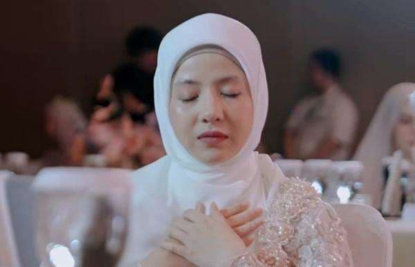Sudah Bercerai, Natasha Rizky Nangis dengan Kebaikan Desta Sudah Bercerai, Natasha Rizky Nangis dengan Kebaikan Desta