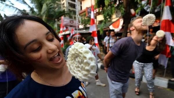 5 Fakta Lomba Makan Kerupuk yang Sering Diadakan 17 Agustus, Ternyata Maknanya Dalam 5 Fakta Lomba Makan Kerupuk yang Sering Diadakan 17 Agustus, Ternyata Maknanya Dalam