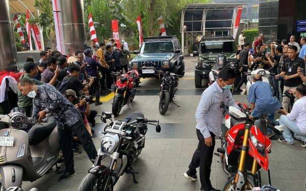 Intip Deretan Kendaraan yang Disita KPK dari OTT Wamenaker Immanuel Ebenezer Intip Deretan Kendaraan yang Disita KPK dari OTT Wamenaker Immanuel Ebenezer