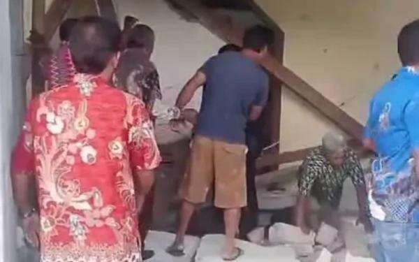 Gempa Magnitudo 6,0 Guncang Poso, Dilaporkan Ada Korban Jiwa Gempa Magnitudo 6,0 Guncang Poso, Dilaporkan Ada Korban Jiwa