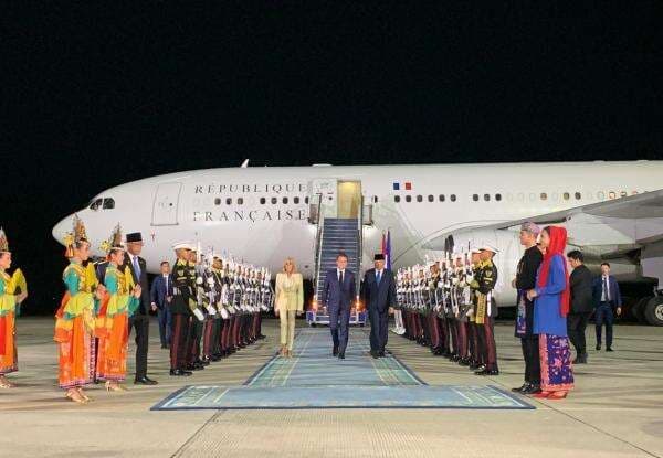Presiden Macron Mendarat di Jakarta, Disambut Menhan Sjafrie hingga Rano Karno Presiden Macron Mendarat di Jakarta, Disambut Menhan Sjafrie hingga Rano Karno