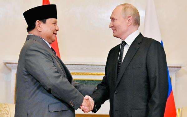 Momen Akrab Prabowo dan Putin, Jabat Tangan Simbol Eratnya Persahabatan Momen Akrab Prabowo dan Putin, Jabat Tangan Simbol Eratnya Persahabatan