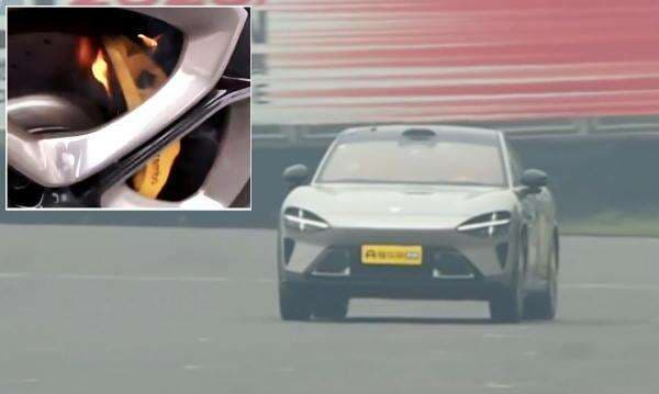 Waduh! Rem Mobil Listrik Xiami YU7 Terbakar saat Diuji Coba di Sirkuit Waduh! Rem Mobil Listrik Xiami YU7 Terbakar saat Diuji Coba di Sirkuit