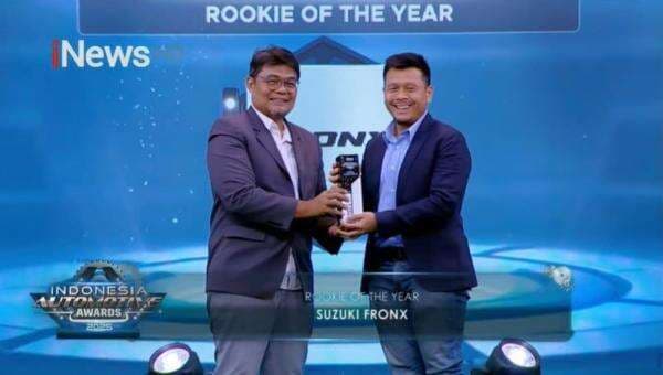 Suzuki Fronx Raih Rookie Of The Year di Indonesia Automotive Awards 2025 Suzuki Fronx Raih Rookie Of The Year di Indonesia Automotive Awards 2025