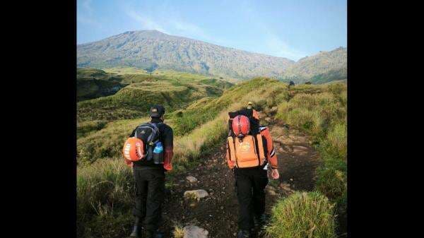Pendaki Asal Swiss Terjatuh di Gunung Rinjani, Tim SAR Gabungan Lakukan Evakuasi Pendaki Asal Swiss Terjatuh di Gunung Rinjani, Tim SAR Gabungan Lakukan Evakuasi