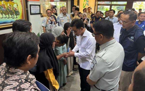Wapres Gibran Cek Posko Kecelakaan KMP Tunu Wapres Gibran Cek Posko Kecelakaan KMP Tunu