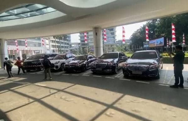 Kejagung Sita Lima Mobil Mewah Riza Chalid, Ada Mini Cooper hingga Mercy Kejagung Sita Lima Mobil Mewah Riza Chalid, Ada Mini Cooper hingga Mercy