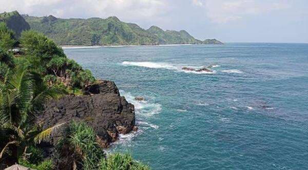 5 Tempat Wisata di Kebumen yang Lagi Hits, Surganya Pantai Eksotis 5 Tempat Wisata di Kebumen yang Lagi Hits, Surganya Pantai Eksotis