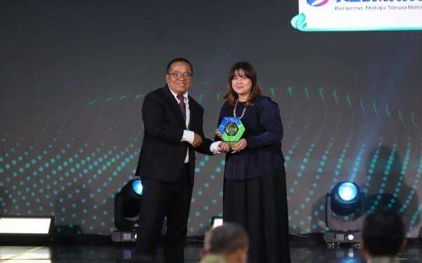 XLSmart (EXCL) Raih Anugerah ESG 2025 Berkat Komitmen Telekomunikasi Berkelanjutan XLSmart (EXCL) Raih Anugerah ESG 2025 Berkat Komitmen Telekomunikasi Berkelanjutan