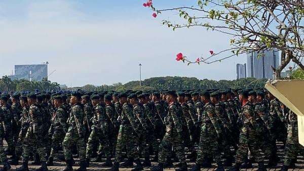 TNI Beri Santunan ke Keluarga Prajurit Kostrad yang Gugur Jatuh dari Tank TNI Beri Santunan ke Keluarga Prajurit Kostrad yang Gugur Jatuh dari Tank