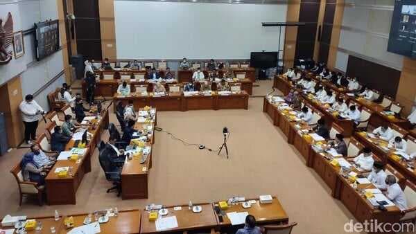 5 Tahun Tukin tak Kunjung Cair, Dosen ASN Ngadu ke Komisi X DPR 5 Tahun Tukin tak Kunjung Cair, Dosen ASN Ngadu ke Komisi X DPR