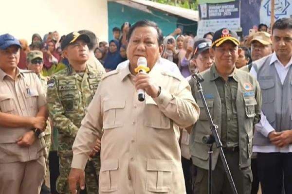 Prabowo ke Pengungsi Agam: Hunian Sementara Mulai Dibangun, Tak Perlu Tinggal di Tenda Prabowo ke Pengungsi Agam: Hunian Sementara Mulai Dibangun, Tak Perlu Tinggal di Tenda