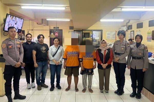 Polisi: Ayah Juna Penyiksa Bocah di Kebayoran Lama Pasangan Sejenis Ibu Korban Polisi: Ayah Juna Penyiksa Bocah di Kebayoran Lama Pasangan Sejenis Ibu Korban