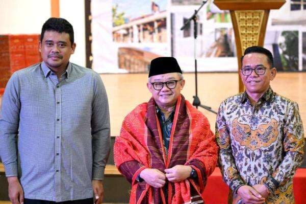 Bobby Nasution Gratiskan Biaya SMA-SMK di 6 Daerah Terdampak Bencana Bobby Nasution Gratiskan Biaya SMA-SMK di 6 Daerah Terdampak Bencana