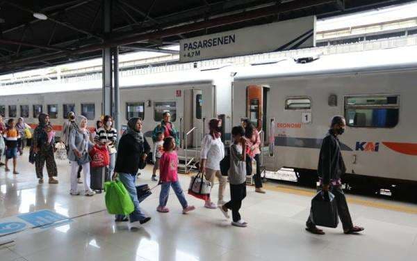 KAI Tambah Jadwal Kereta Api Selama Libur Nataru, Antisipasi Lonjakan Penumpang KAI Tambah Jadwal Kereta Api Selama Libur Nataru, Antisipasi Lonjakan Penumpang