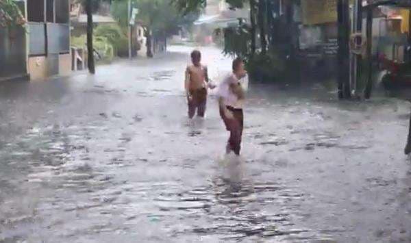 Hujan Deras, Permukiman Warga di Pondok Karya Jaksel Banjir Hujan Deras, Permukiman Warga di Pondok Karya Jaksel Banjir