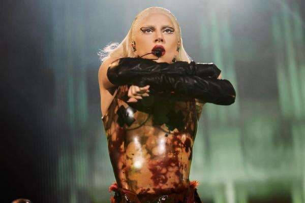 Fans yang Serang Ariana Grande di Singapura, Didepak dari Konser Lady Gaga Fans yang Serang Ariana Grande di Singapura, Didepak dari Konser Lady Gaga